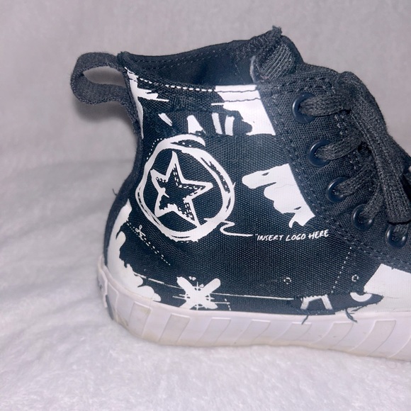 Converse - Picture 4 of 4